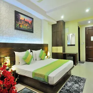 4* Отель Hotel Sky Rich International - Just A Min Walk From Karol Bagh Metro Station